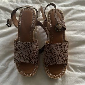 Universal Thread Platform Sandals